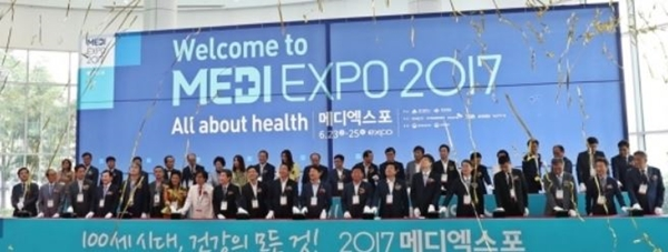 ▲ 한방의 질적 제고가 국민의 여망이다.