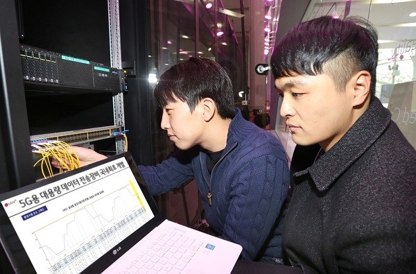 LG유플러스-유비쿼스, 5G용 대용량 데이터 전송장비 국내 최초 개발