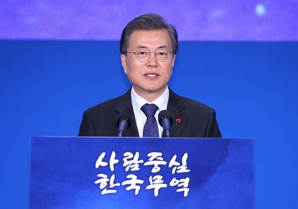 문재인 대통령이 5일 서울 삼성동 코엑스에서 열린 제54회 무역의 날 기념식에서 기념사하고 있다. (사진제공=뉴시스)