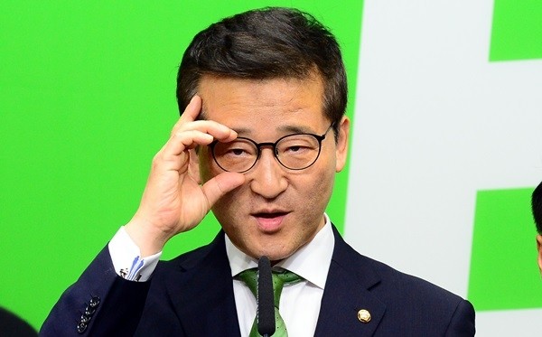 공직선거법 위반 혐의로 기소된 최명길 국민의당 의원이 벌금 200만원을 확정받고 의원직을 상실했다.