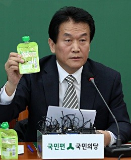 8일 경향신문은 지난 2008년 MB정부 출범 초기 불거진 ‘김대중 전 대통령(DJ)이 100억원짜리 양도성 예금증서(CD)로 비자금을 조성했다’는 의혹을 박주원 의원(사진)이 제기한 것이라고 보도했다.