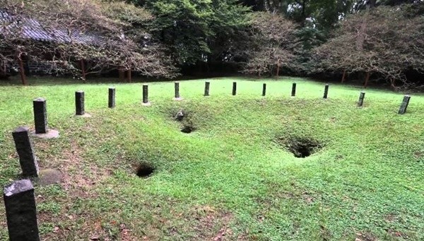 ▲ "제주도 토박이 양반은 삼성혈에서 태어난 고(高)·부(夫)·양(梁)씨 뿐입니다. 그러니 제주도에 살고 있는 여타의 성씨 모두는 육지에서 귀양 온 사람들이 퍼뜨린 후손들입니다. 나를 포함해서요."