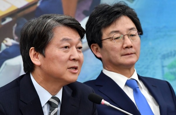 국민의당과 바른정당의 통합 여부를 묻는 전(全)당원투표가 하루 앞으로 다가왔다. 안철수 대표는 "어떤 결과가 나오더라도 저를 포함해 다 함께 승복해야 한다"고 밝혔다.