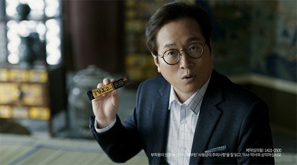 맛 칼럼니스트 겸 방송인 황교익이 이번에는 광동제약 CF모델에 도전한다