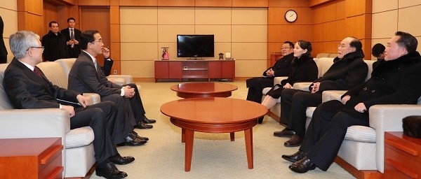 김여정 북한 노동당 중앙위원회 제1부부장과 김영남 최고인민회의 상임위원장, 최휘 국가체육지도위원장, 리선권 조국평화통일위원장 등 북측 고위급 대표단이 9일 인천공항 귀빈실에서 조명균 통일부 장관과 남관표 국가안보실 2차장과 환담을 하고 있다. (사진=뉴시스 제공)