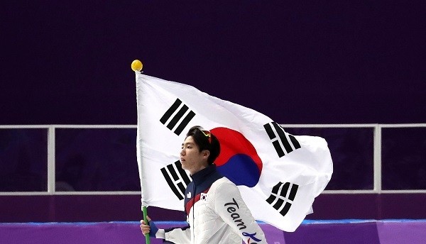 19일 오후 강원 강릉 스피드 스케이팅 경기장에서 열린 2018 평창 동계올림픽 스피드스케이팅 남자 500m 경기에서 은메달을 딴 차민규.(newsis)