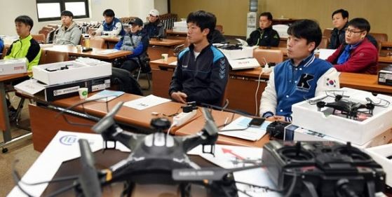 ▲ ‘4차 산업혁명 시대를 선도해 나갈 전문인 양성’에 핵심가치를 둔 ‘IB드론 교육’은 드론의 분해·조립· 비행조작 등 드론이해 및 입문의 전 과정을 배우고 체험할 수 있는 기회의 장으로 인기가 높다. (photo source ktc)