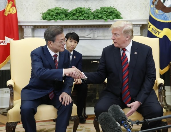22일(현지시간) 문재인 대통령과 도널드 트럼프 미국 대통령은 미국 워싱턴 백악관에서 단독정상회담을 20분간 진행했다.(사진=newsis)