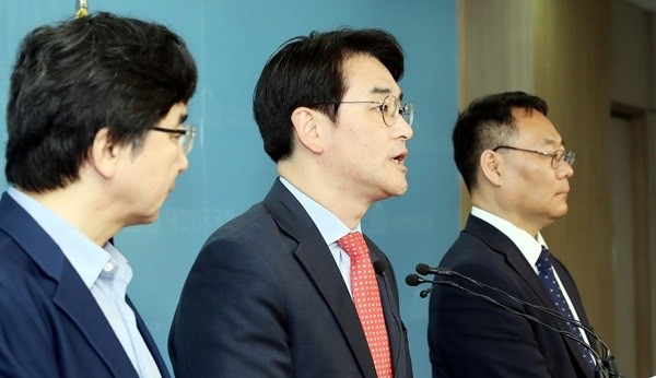 박용진 더불어민주당 의원은 삼성바이오로직스 기업 가치가 증권사 리포트를 짜깁기해 평균을 낸 근거 없는 자료를 바탕으로 산정됐다고 주장했다. (사진=newsis)