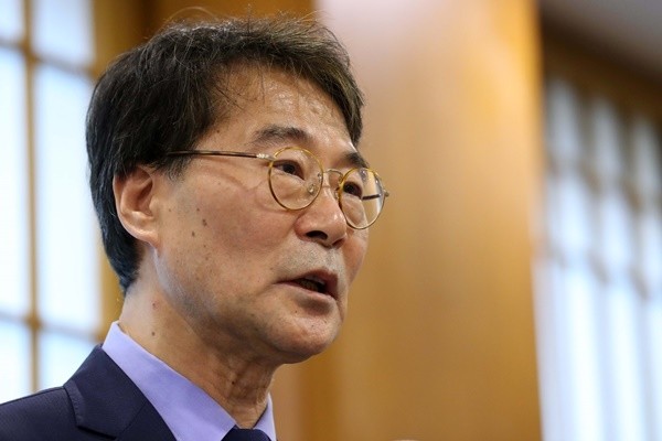 '경제정책 기조 설명하는 장하성 정책실장'