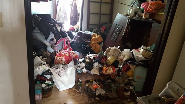 저장강박 의심세대 집안은 온통 쓰레기 집