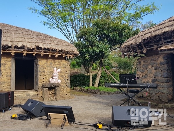 [앞마당뮤지컬극장]빈무대