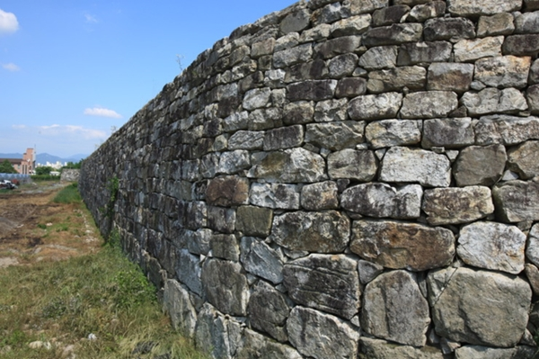 ▲ 어찌 전쟁이 정신력만으로 이길 수 있는가? 조선은 왜군에 비해 근접무기는 성능이 떨어졌지만 원거리 무기는 월등한 화력을 보유하고 있었다. 남원성 싸움의 승리의 바탕에는 이런 남원의 숨겨진 저력이 있어 가능했을 것이라고 작가는 상상한다.