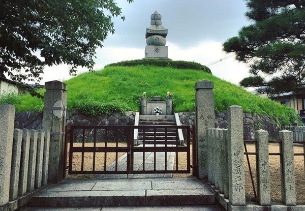 ▲ 매년 추석 남원의 만인의총(南原 萬人義塚)에서는 421년 전 장렬히 산화해 가신 만인의 조상들을 기리는 제사가 거행된다.