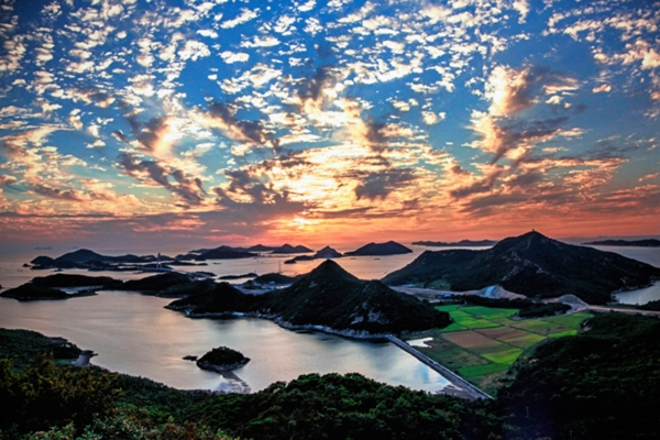 ▲ 새만금방조제~신시도~무녀도~선유도~장자도로 이어지는 총 8.8km 구간의 고군산군도 연결도로는 새만금 관광·레저 용지 조성의 큰 축을 담당할 예정이다.