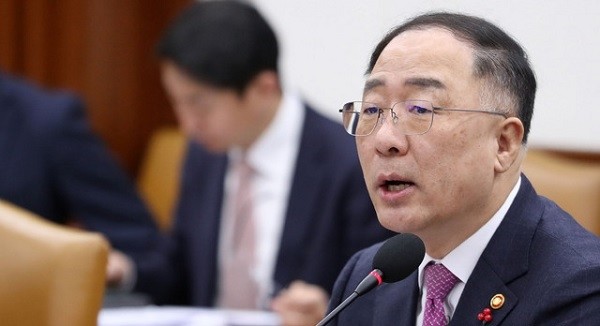 홍남기 경제부총리 겸 기획재정부 장관이 9일 오전 서울 세종로 정부서울청사에서 열린 제5차 경제활력대책회의에서 모두발언을 하고 있다. [출처=뉴시스]